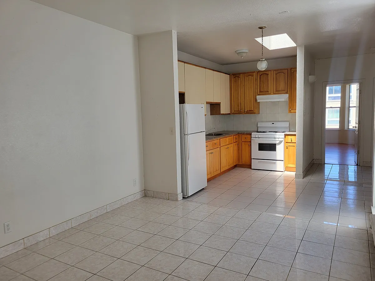 Building Photo - 27 Randolph St #D