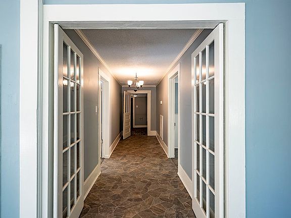 2nd image of 513 College St NE