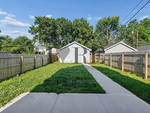 4th image of 129 Chicago Ave