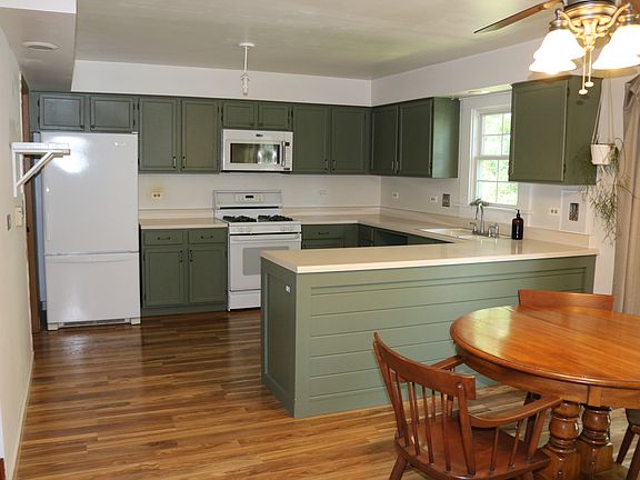 4th image of 402 Magnolia Dr