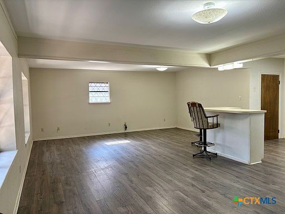 3rd image of 2413 Oak Dr