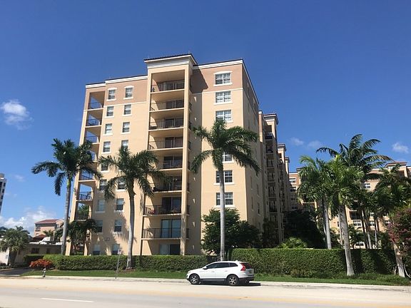 3rd image of 1801 N Flagler Dr APT 904
