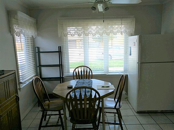 5th image of 5105 W 92nd St