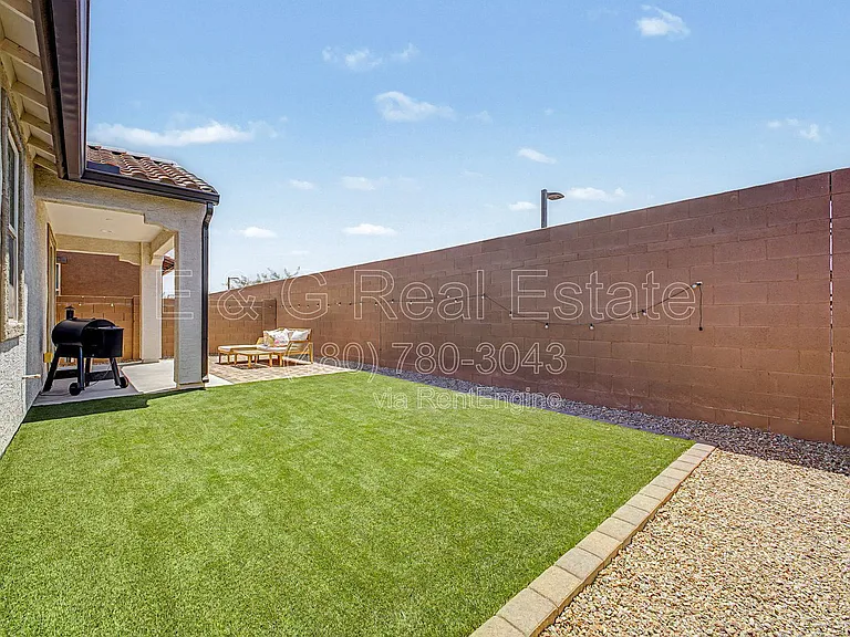 5816 N 90th Dr — Photo 26