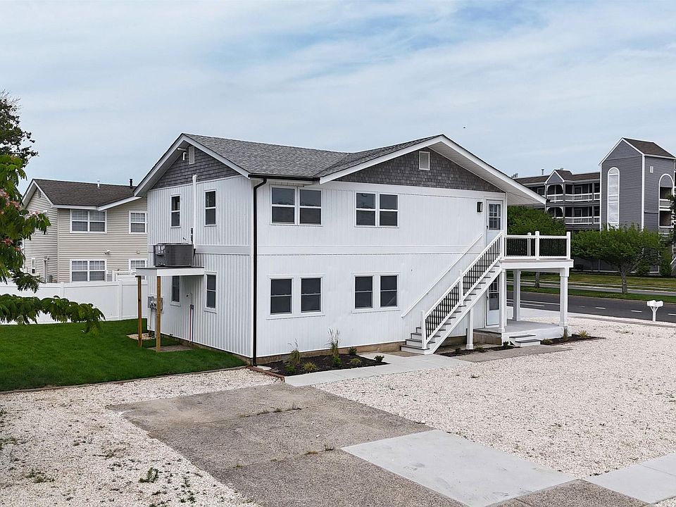 1st image of 4633 Harbor Beach Blvd #B