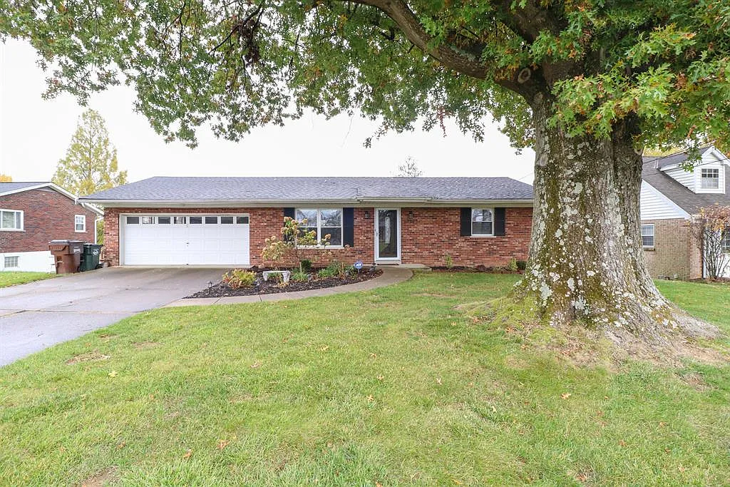 3748 Lisa Ln photo 1