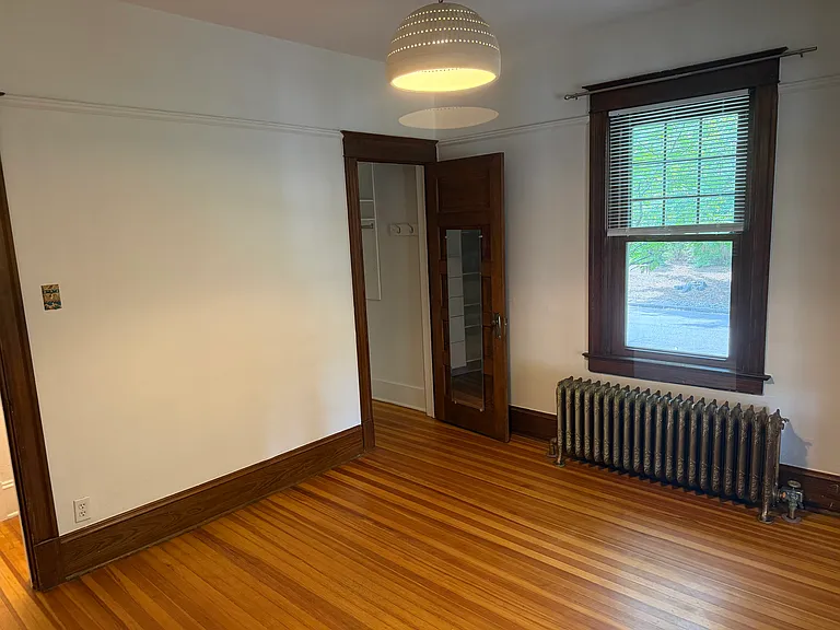 903 Newport St — Photo 32