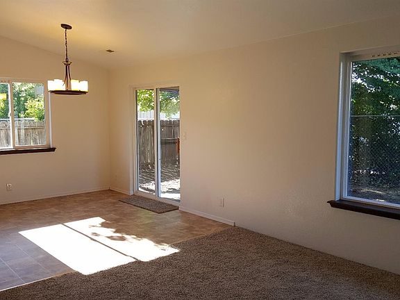 3rd image of 2572 Gould Ave