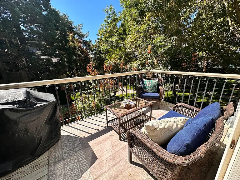 2338 Roundhouse Rd — Photo 1