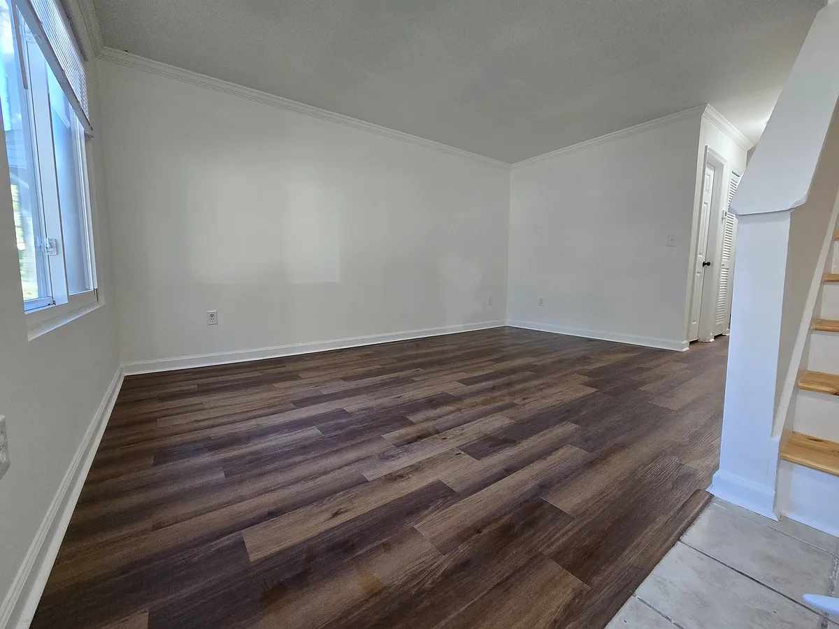 Building Photo - 1915 Tropicana Rd #8F