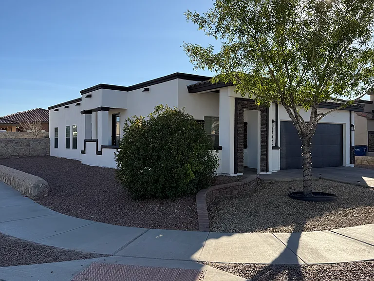 14636 Hunters Grove Ave — Photo 2