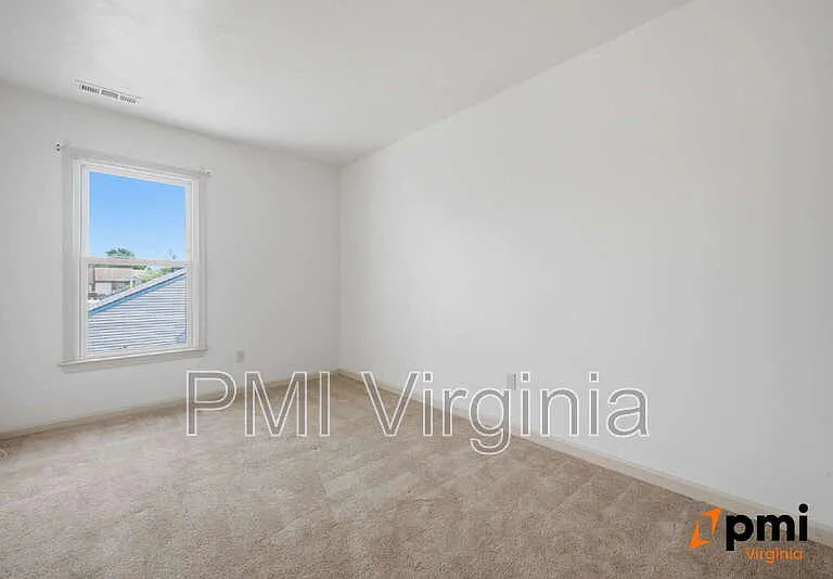 202 Stonehall Ct — Photo 27