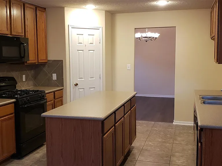 9923 Yearling Pl — Photo 4