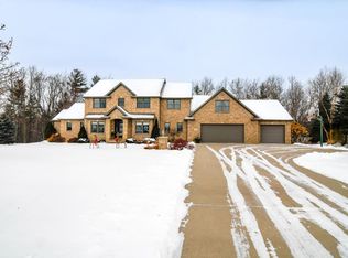 2819 Creekwood Cir, Green Bay, WI 54311