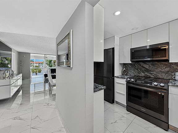 4th image of 2931 Sunrise Lakes Drive #201