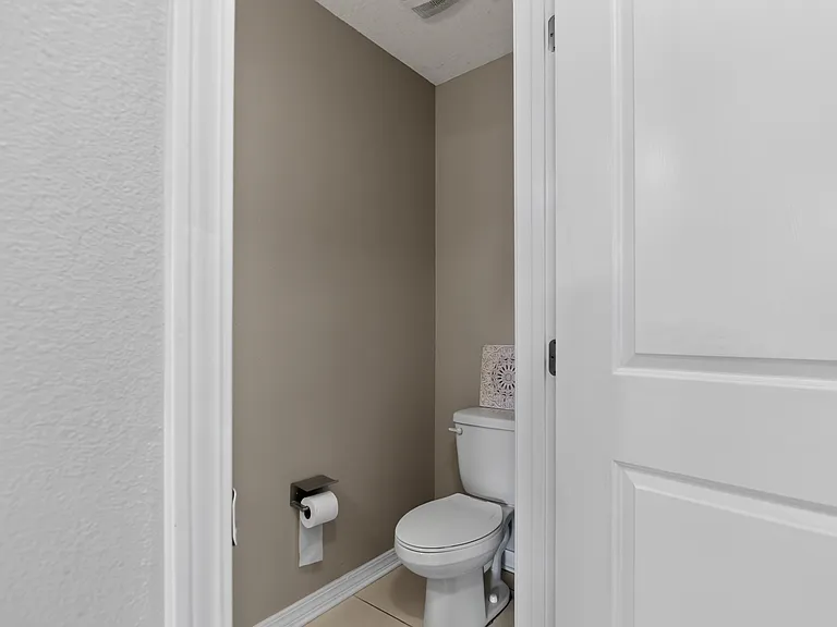 451 Eisenhower Dr — Photo 11