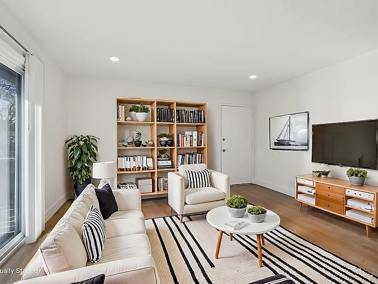 Glenbrook Apartments — Photo 19