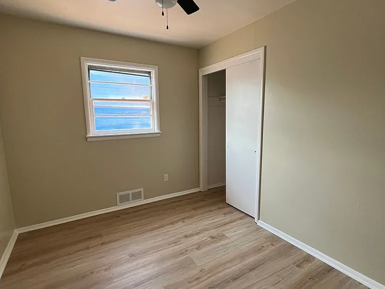 302 N Forest St — Photo 5