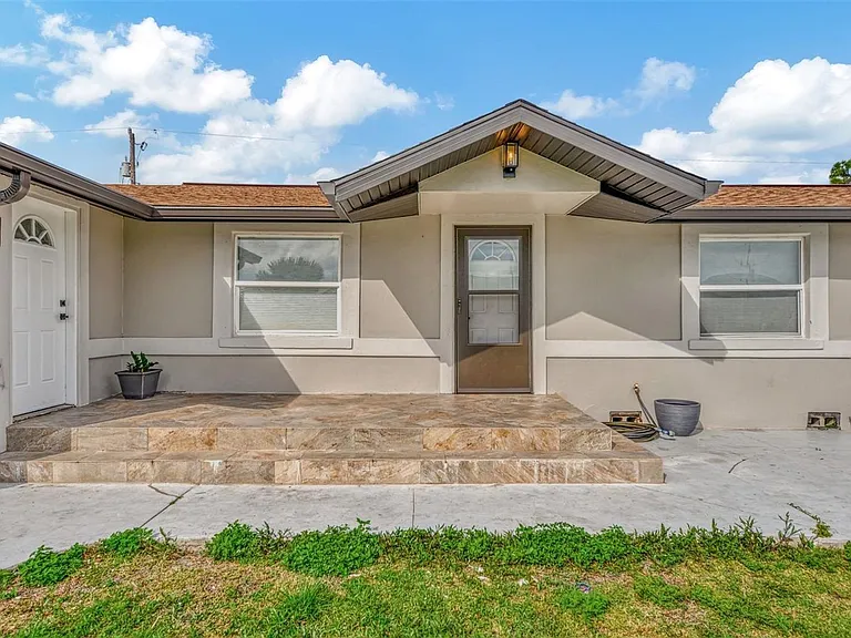 304 San Carlos Ave — Photo 1