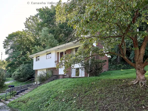 54 Sunset Dr, Charleston, WV 25301