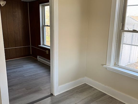 4th image of 131 E Green St