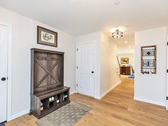 5th image of 203 Woodview Way #203