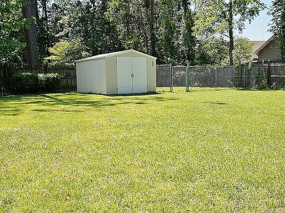 2nd image of 408 Hampshire Pl