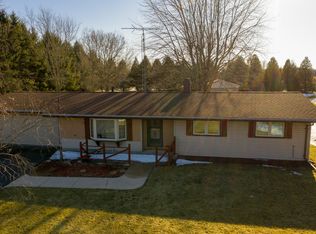 1660 Whitewater Dr, Manitowoc, WI 54220