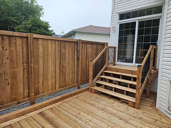 3rd image of 144 Pinewood Cres