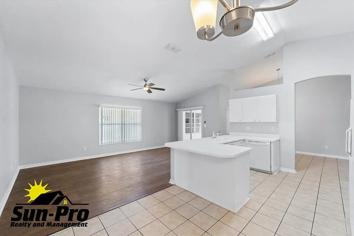 3 bed, 2.0 bath, 1732 sqft, $2,430 — Photo 4
