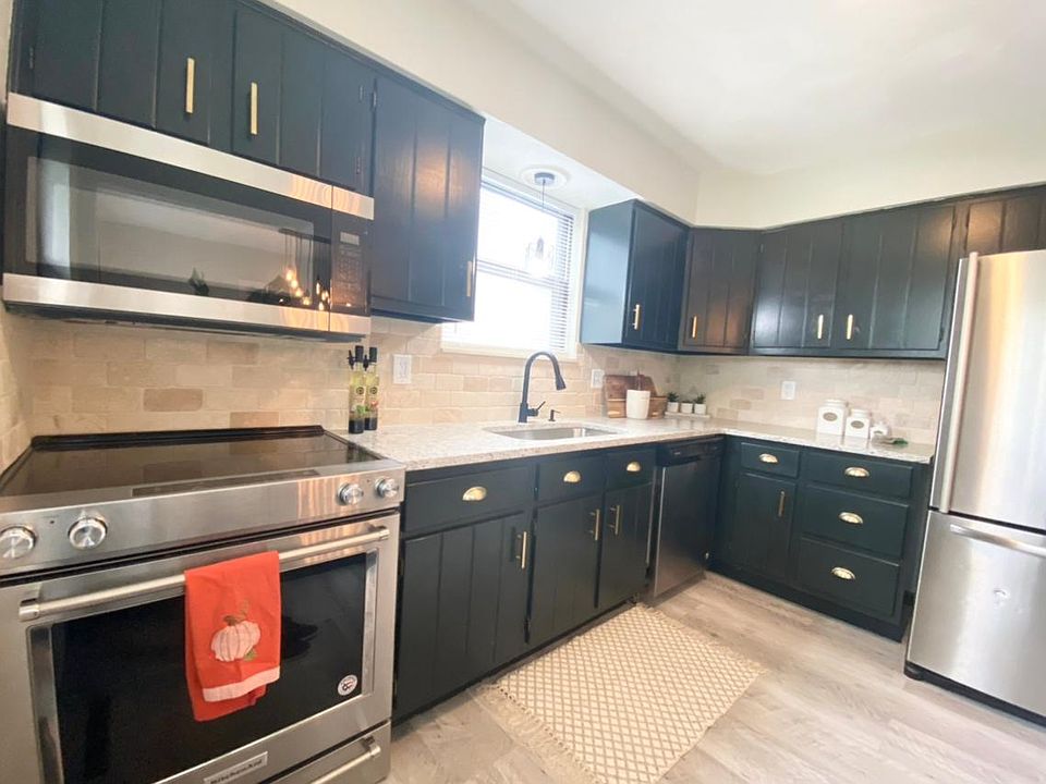 1st image of 300 Las Olas Dr