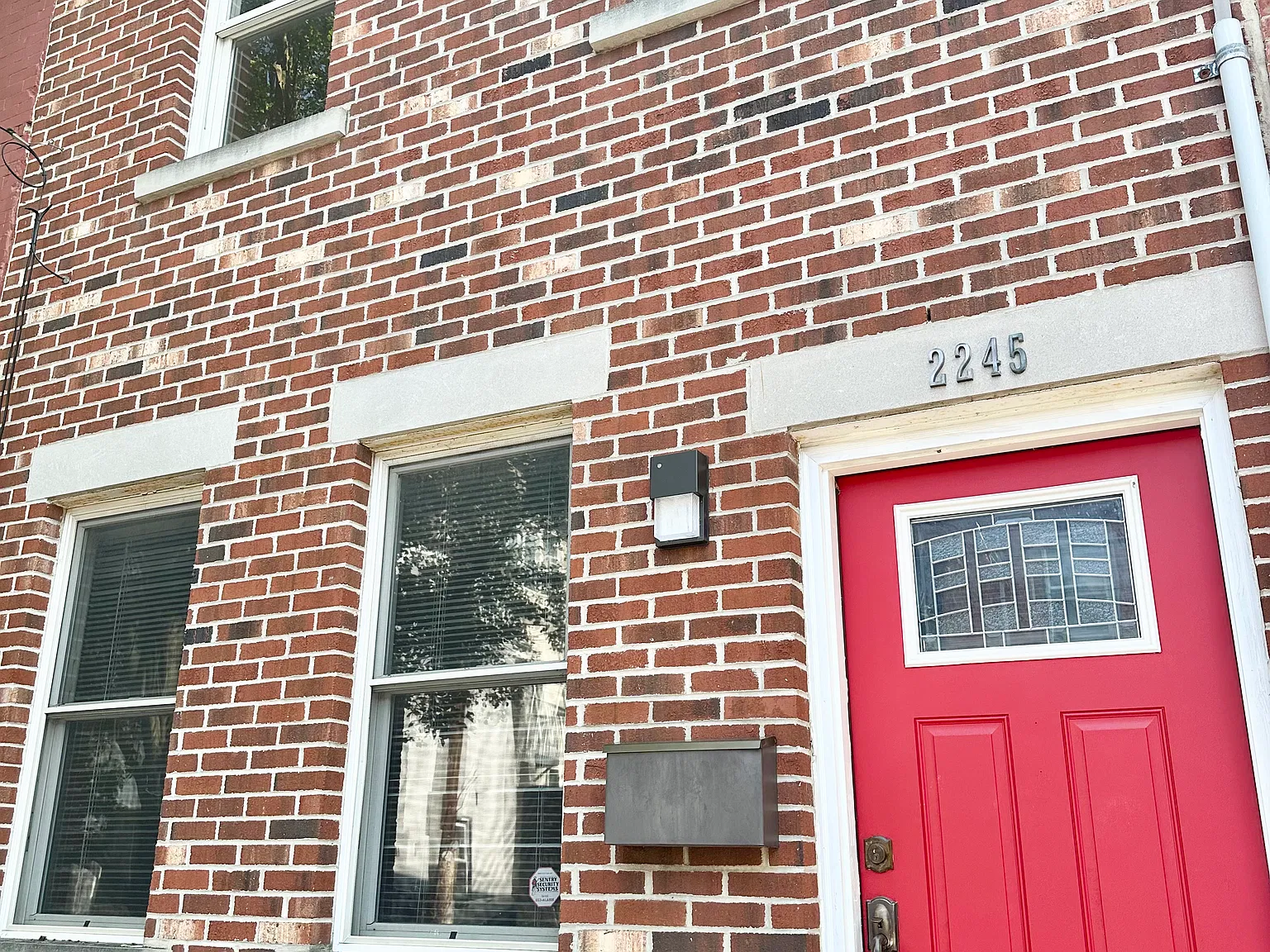 2 bed, 1.5 bath, 1100 sqft, $2,450 — Photo 2