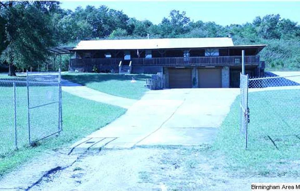 2nd image of 3200 New Castle Rd