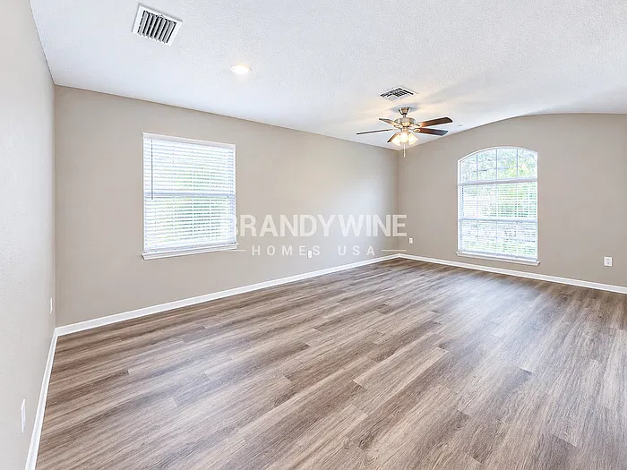 4 bed, 2.0 bath, 1726 sqft, $2,318 — Photo 4