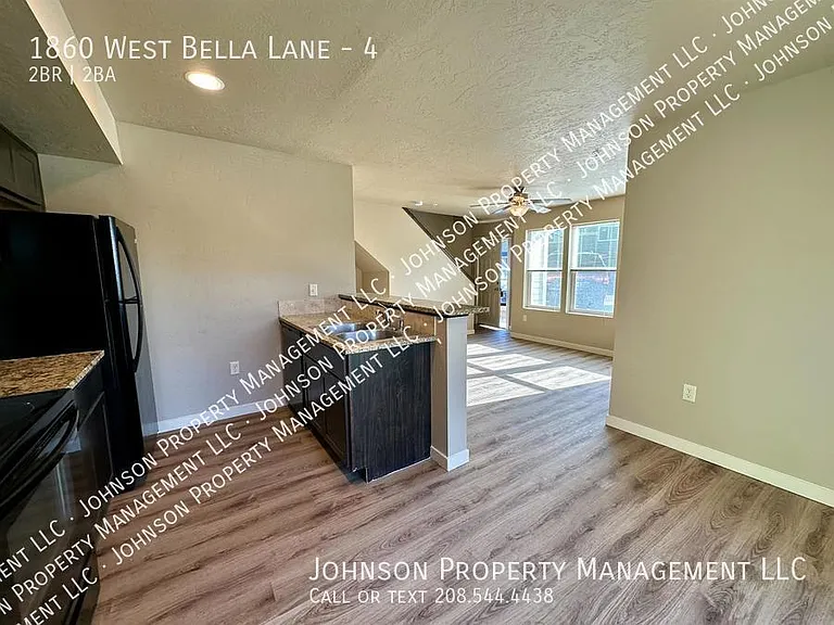 1860 W Bella Ln #4 — Photo 4