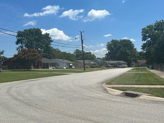 4th image of 7115 Dunkirk Ln