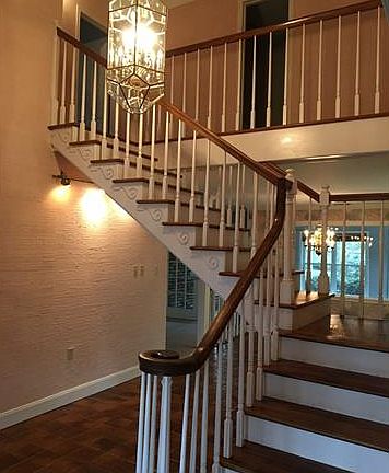 3rd image of 605 Burnside Dr