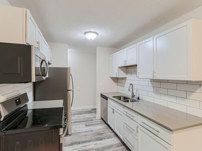 401 E Burnsville Pkwy APT 205, Burnsville, MN, 55337