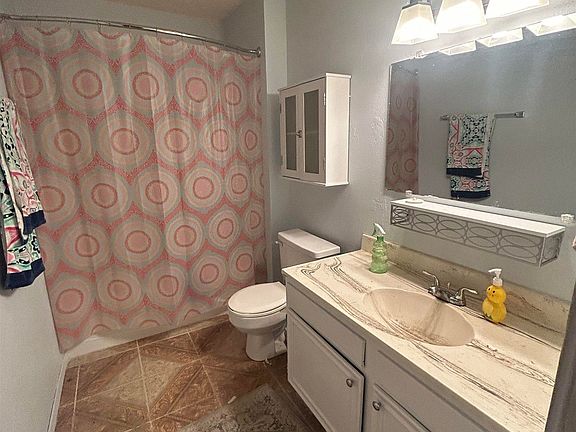 5th image of 3009 Mountain View Dr