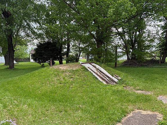 3rd image of 833 Central Ave