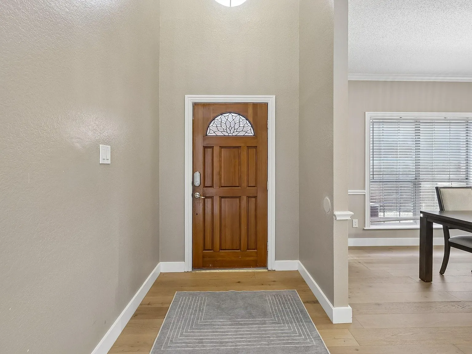 3 bed, 2457 sqft, $3,000 — Photo 3