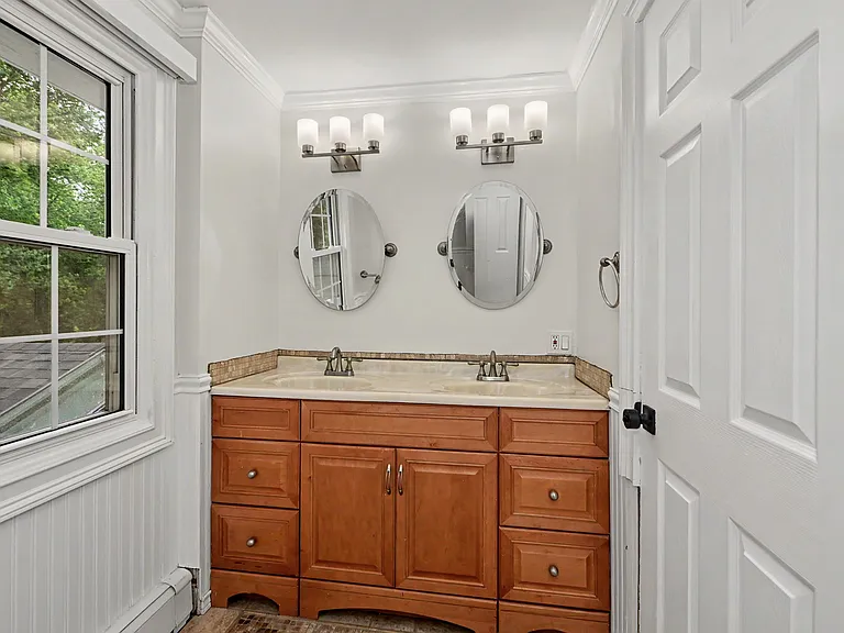 44 Barmore Dr W — Photo 21