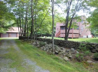 542 Raymondskill Rd, Milford, PA 18337