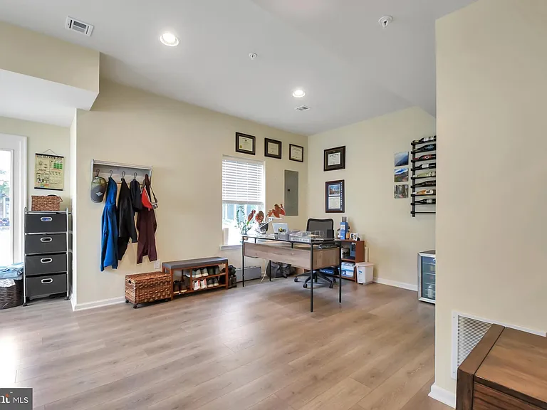 121 High Pointe Dr #38 — Photo 3