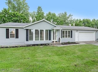 326 Cedar River Dr, Fowlerville, MI