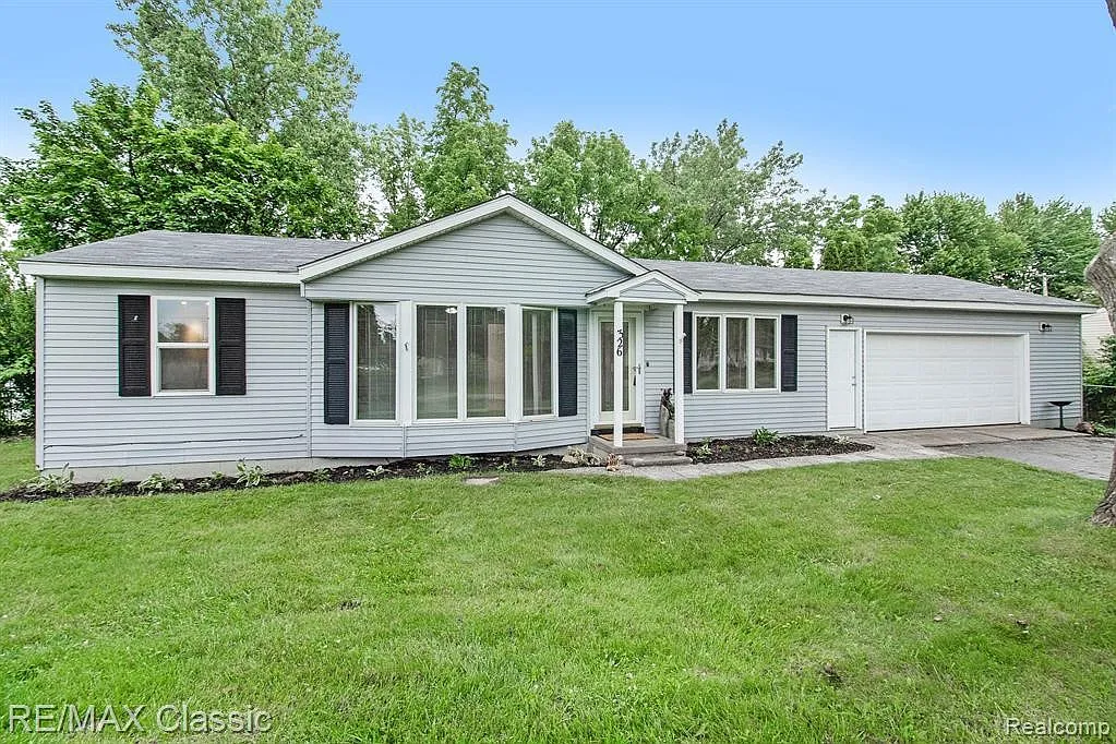 326 Cedar River Dr photo 1
