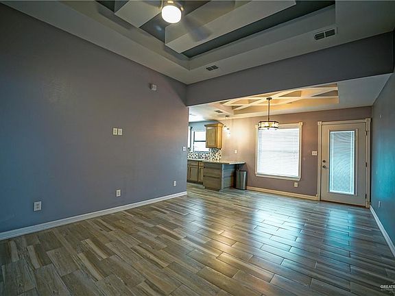 5th image of 3342 Tulipan Ave
