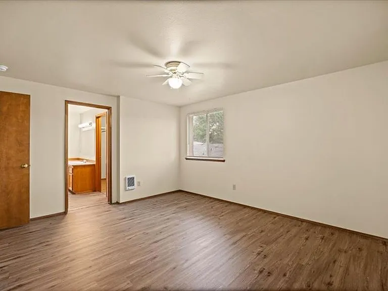 400 S Morain St #7 — Photo 12