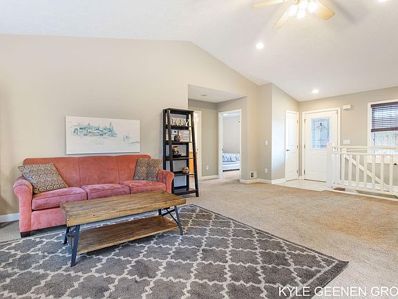 5th image of 781 S Meadow Ct
