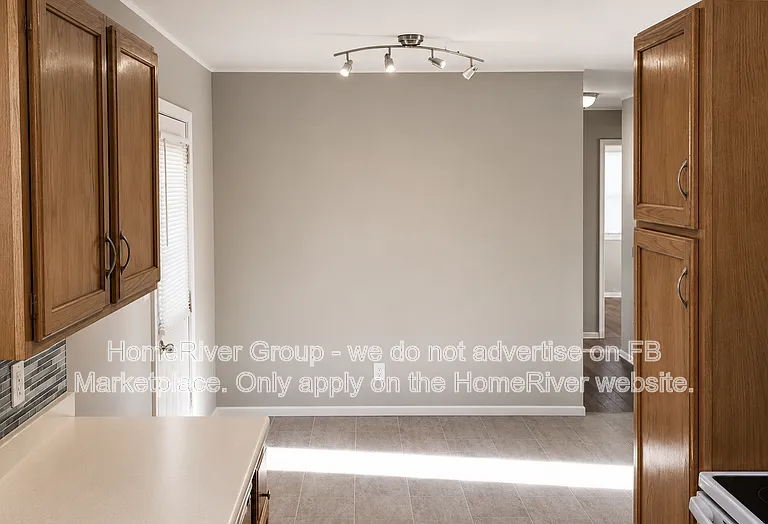 8030 NE 50th St — Photo 3